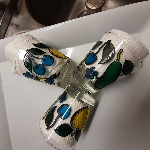 Vintage Fruit Glasses (3) - Picture 11 of 14